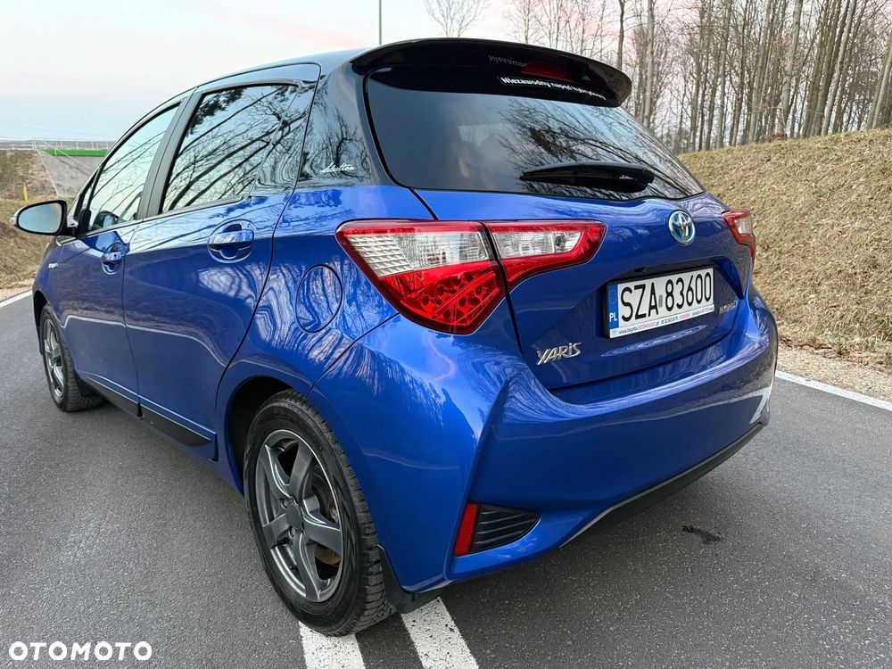 Toyota Yaris Hybrid 100 Selection Passion - 12