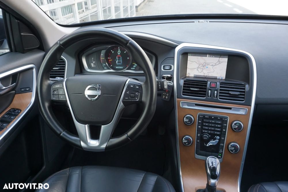 Volvo XC 60 D5 AWD Geartronic Summum - 10