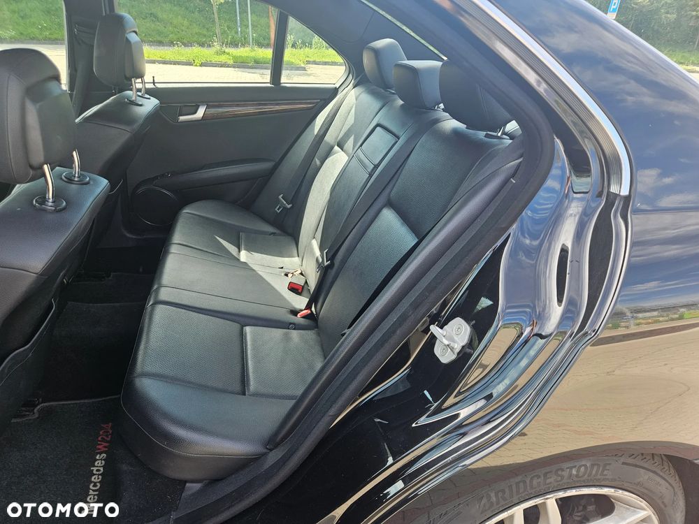 Mercedes-Benz Klasa C 250 CGI BlueEff Avantgarde - 17