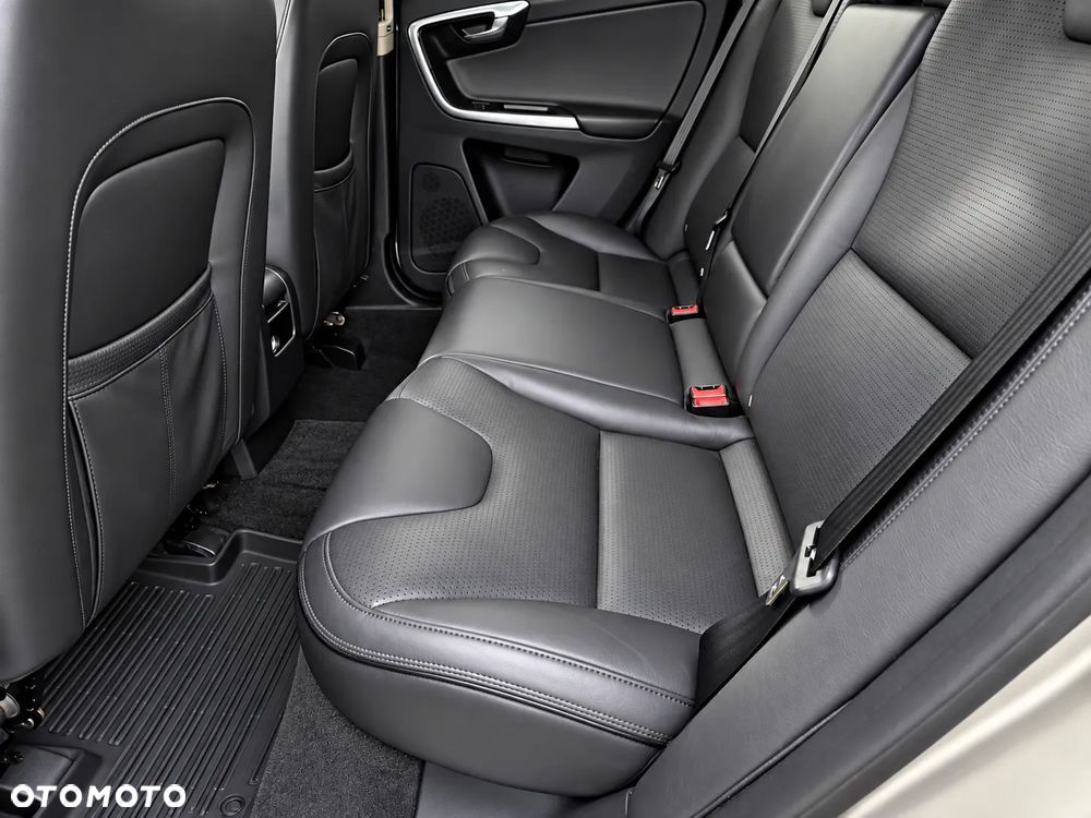 Volvo XC 60 D5 AWD RDesign - 16