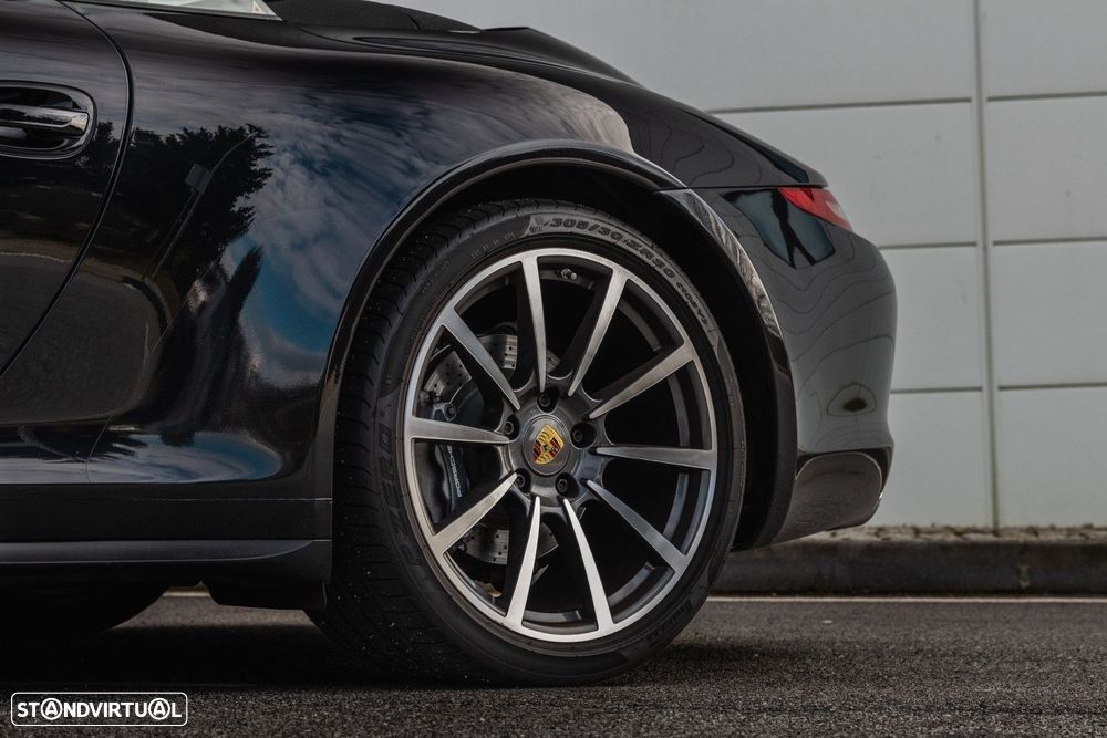 Porsche 911 (991) Carrera 4 Cabriolet PDK Black Edition - 41