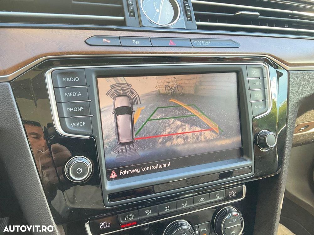 Volkswagen Passat Variant 2.0 TDI SCR 4Motion DSG Highline - 10