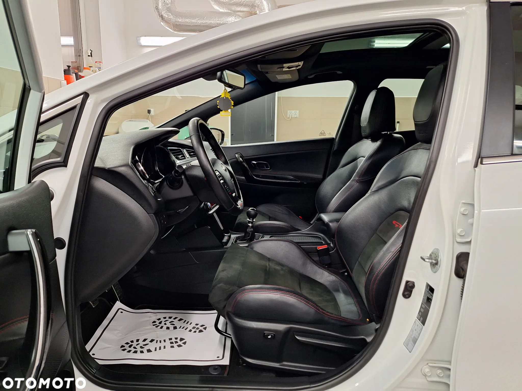 Kia Ceed 1.6 T-GDI GT - 16