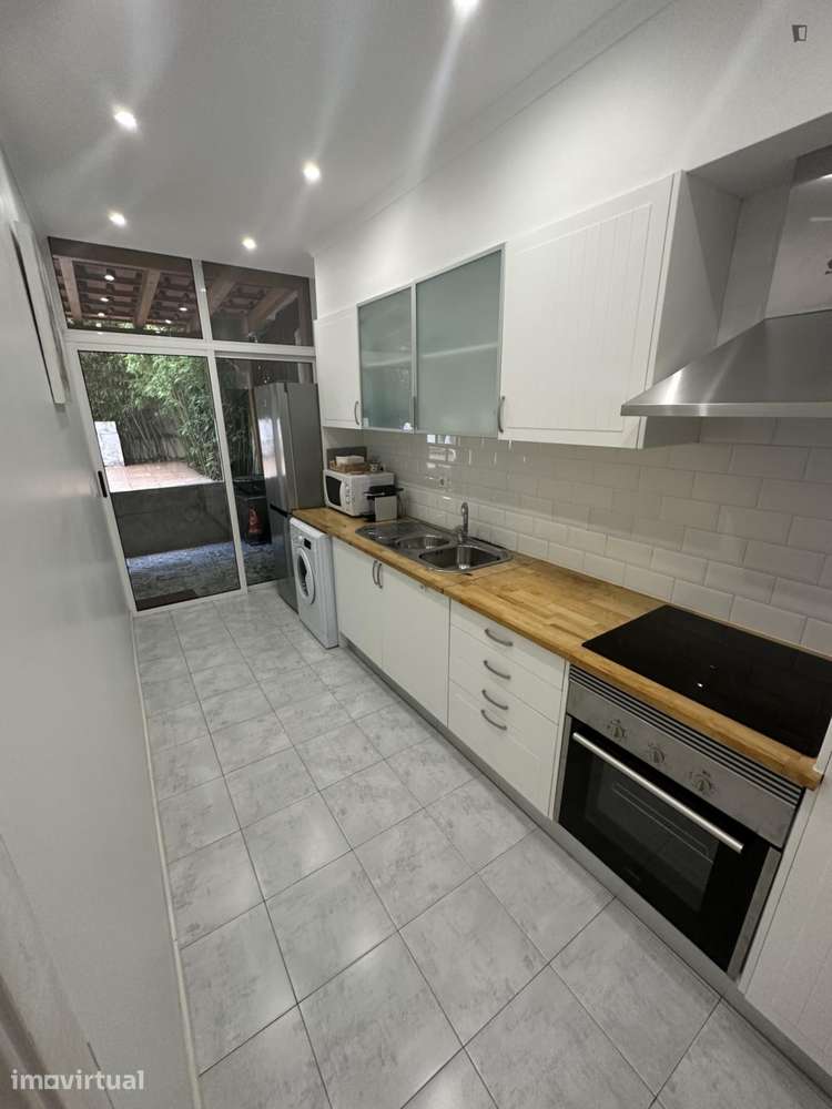 Apartamento com 1 quartos - localizado em Benfica Lisbon - Grande imagem: 3/12