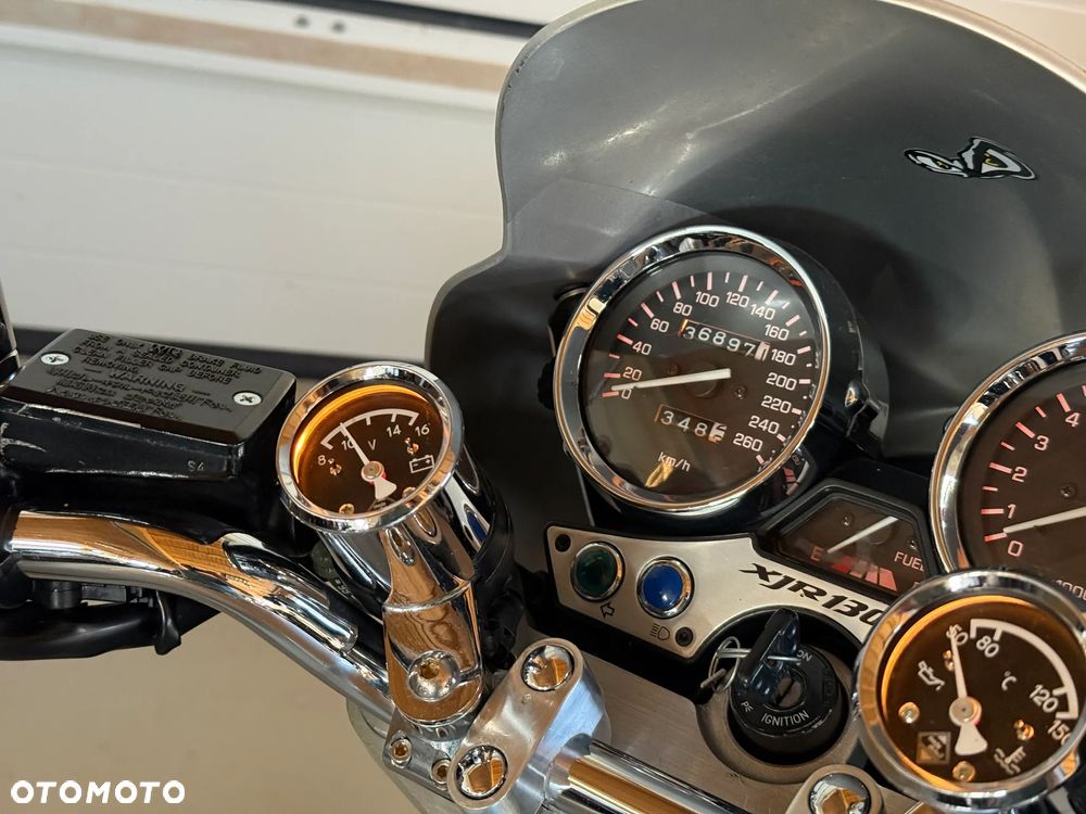 Yamaha XJR - 23