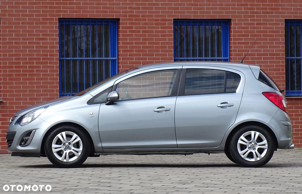 Opel Corsa 1.4 16V Cosmo - 4