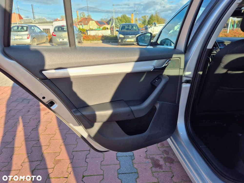 Skoda Octavia 2.0 TDI Style DSG - 23