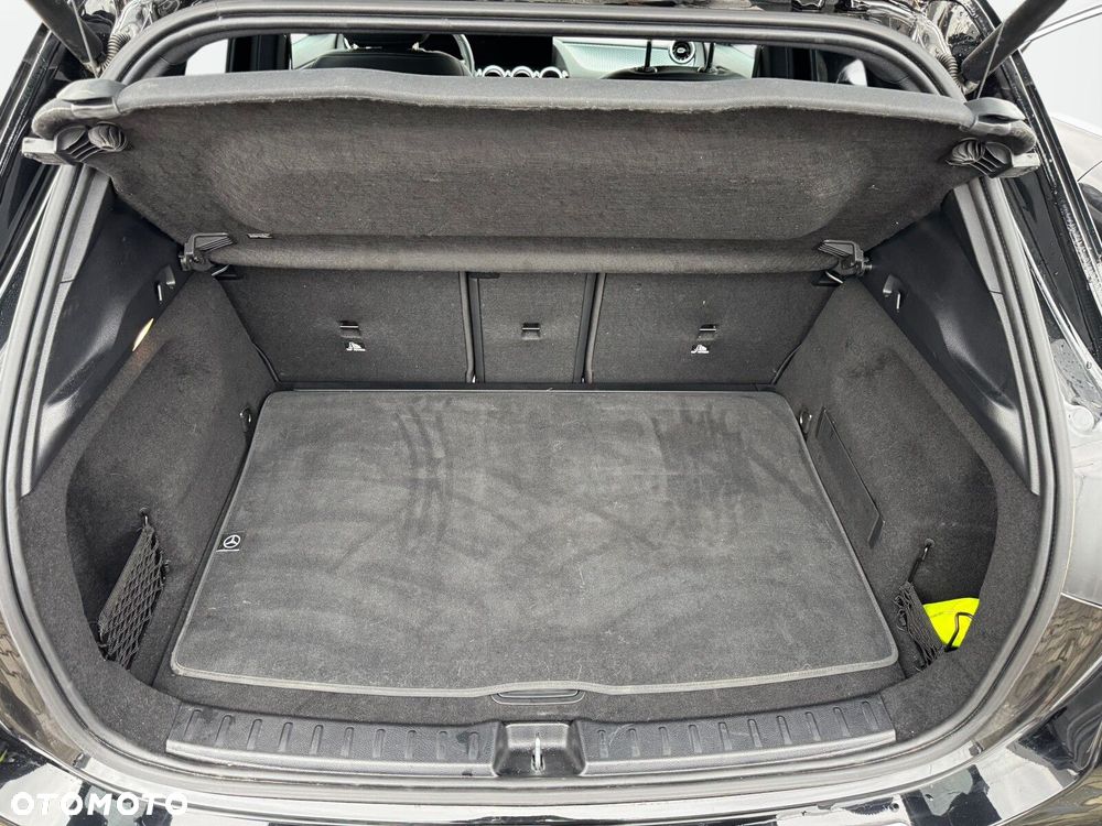 Mercedes-Benz GLA - 16