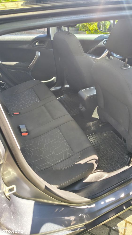 Peugeot 2008 - 8