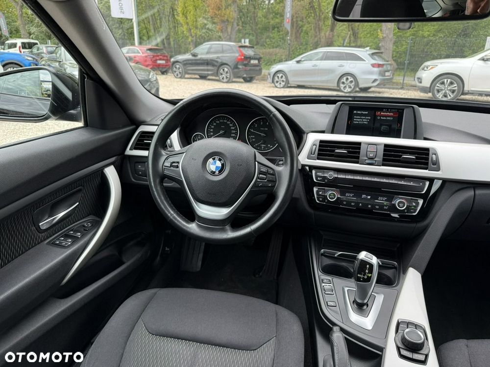 BMW 3GT 320i Advantage - 2