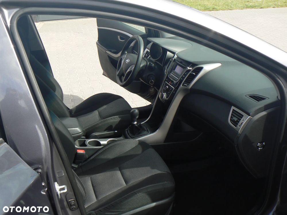 Hyundai i30 1.6 D Classic + - 9