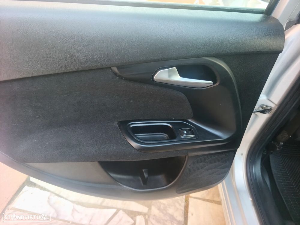 Fiat Tipo Station Wagon 1.3 M-Jet Lounge J17 - 18