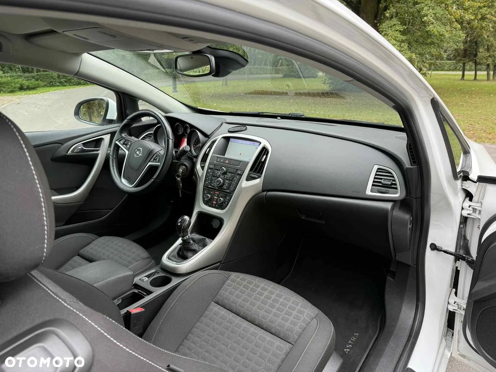 Opel Astra IV GTC 1.4 T Sport - 25