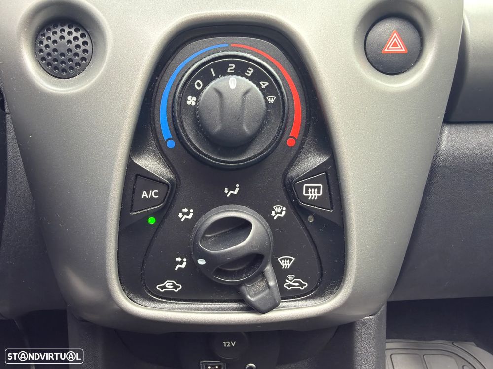 Peugeot 108 1.0 VTI S&S Top! Allure - 25