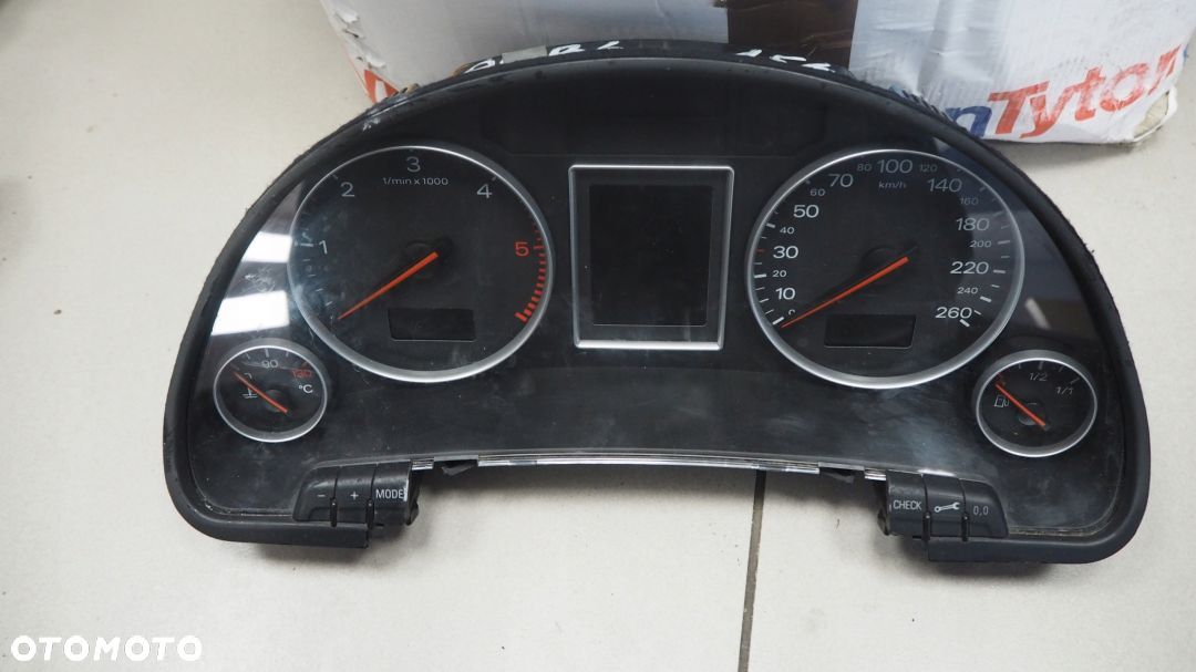 LICZNIK ZEGARY AUDI A4 B6 TDI FIS 8E0920930R - 1