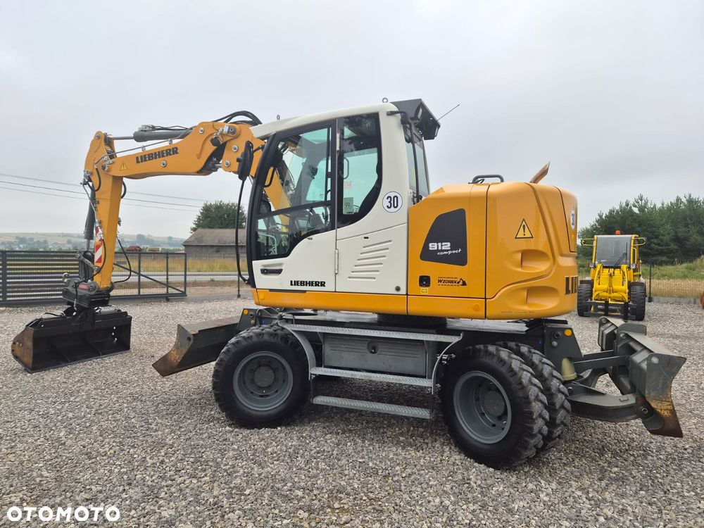Liebherr A 912 Compact - 1