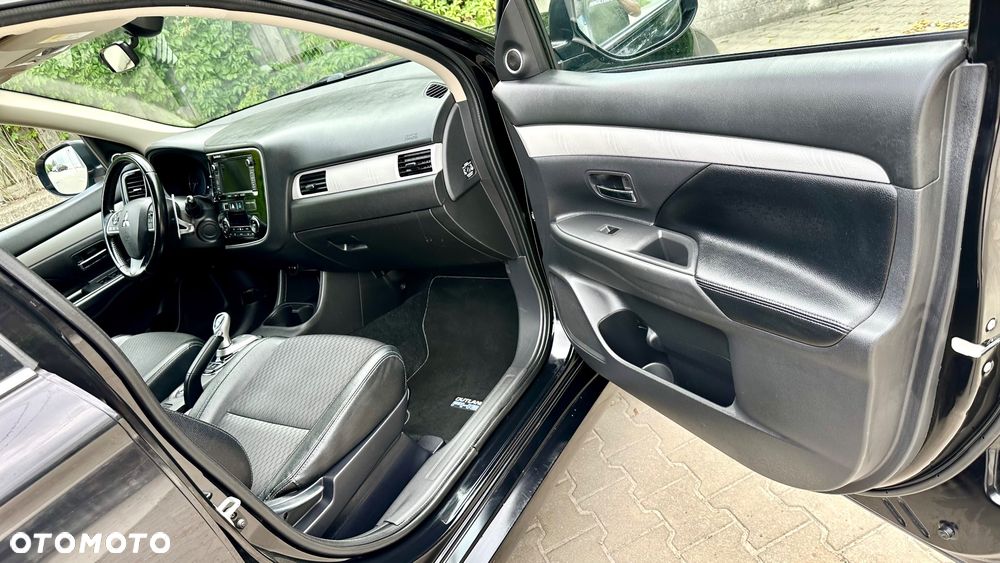 Mitsubishi Outlander 2.0 4WD - 17