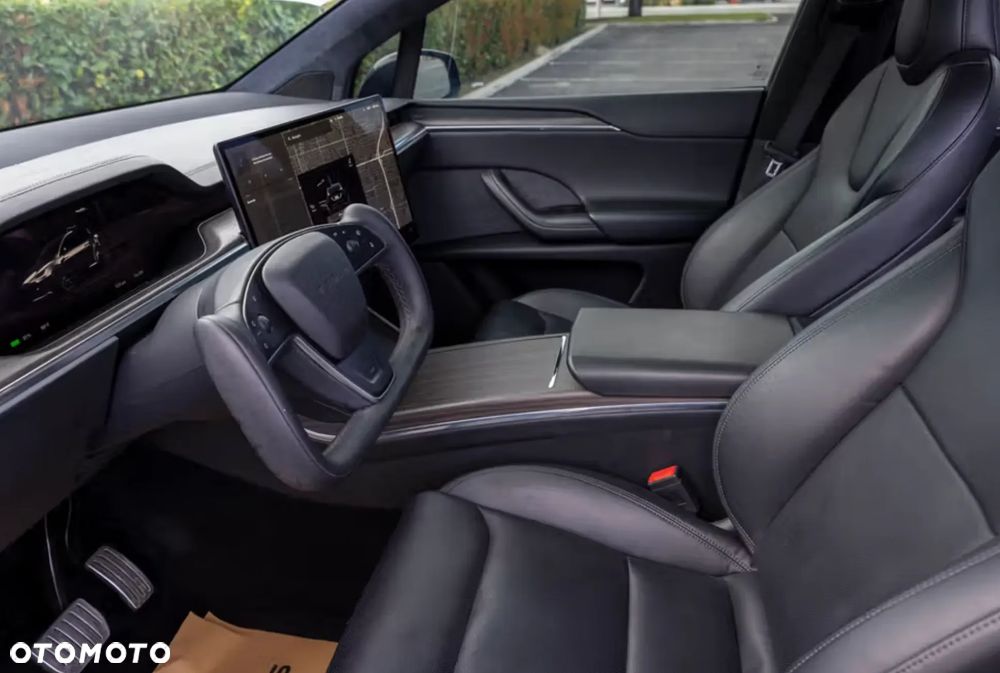 Tesla Model X - 24
