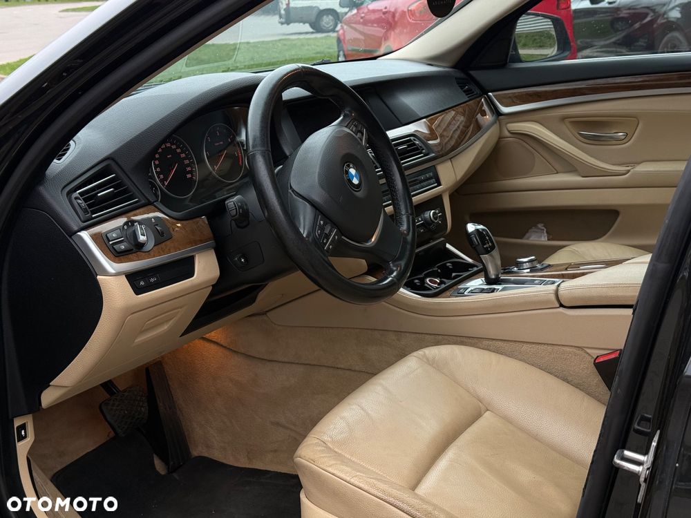 BMW Seria 5 525d Sport-Aut - 7