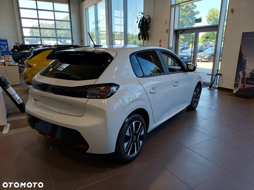 Peugeot 208 - 8
