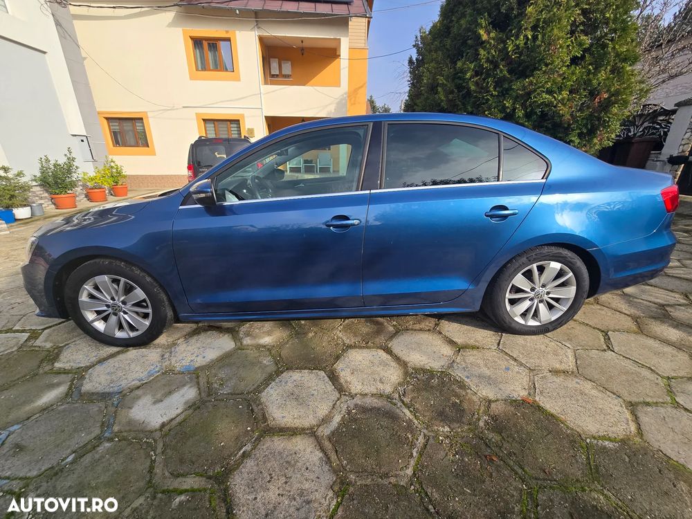 Volkswagen Jetta 2.0 TDI DSG Highline - 2