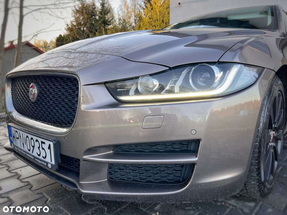 Jaguar XE 2.0 T Pure - 3