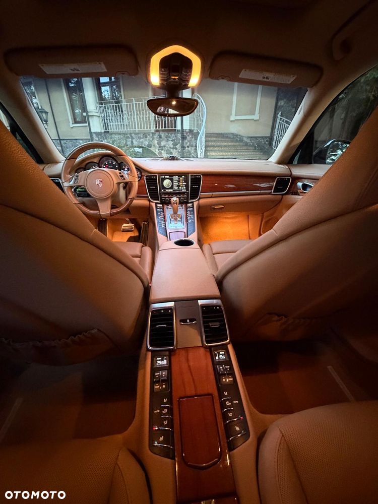 Porsche Panamera 4 PDK - 23