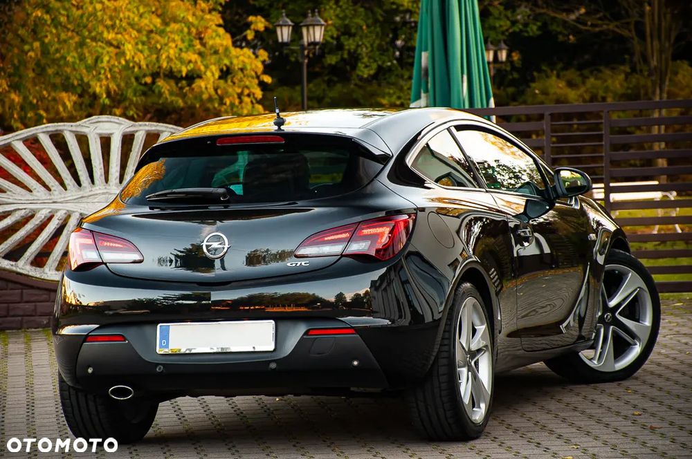 Opel Astra GTC 1.6 Turbo Innovation - 19