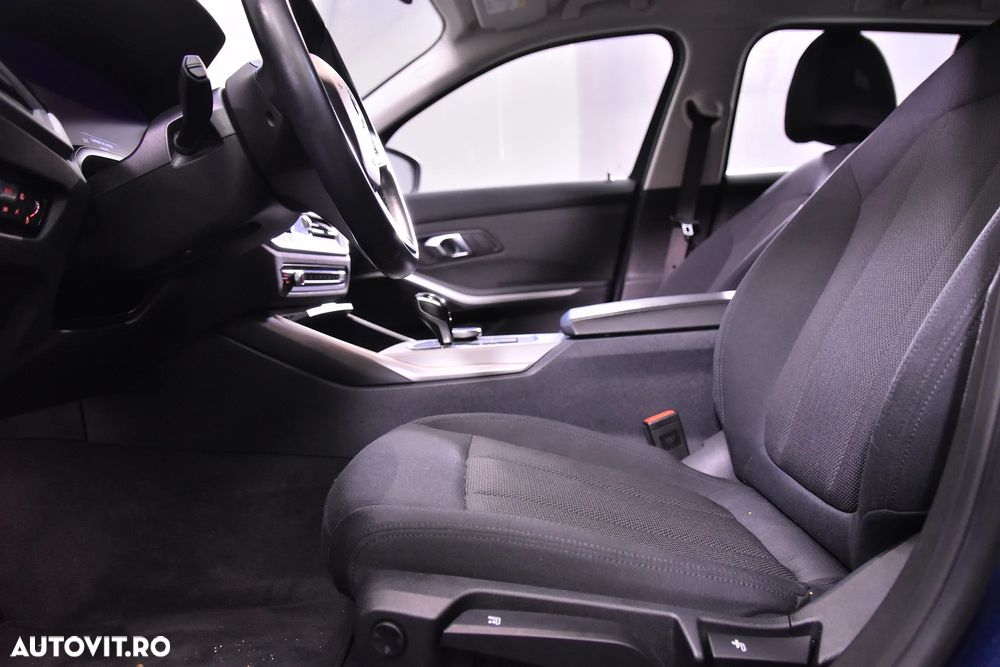 BMW Seria 3 318i Touring Aut. - 23