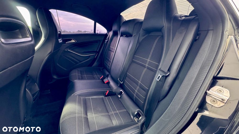 Mercedes-Benz CLA 200 AMG Line - 35