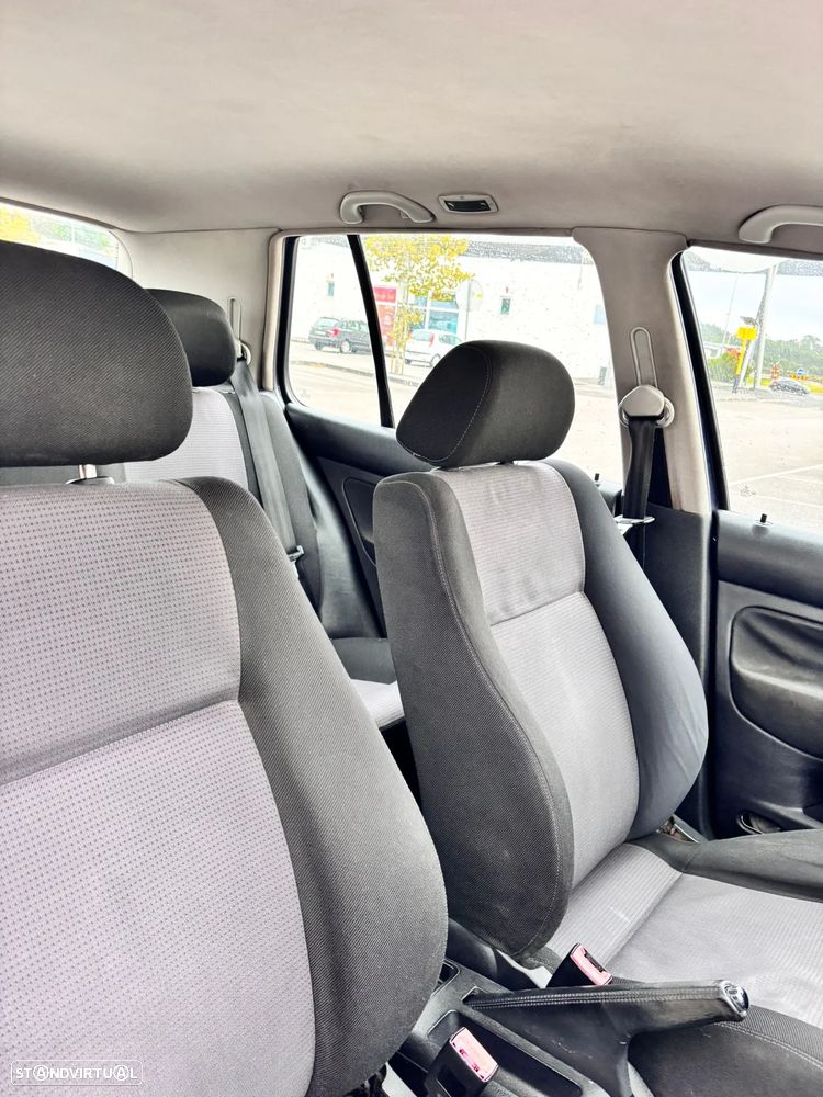 VW Golf 1.9 TDi Highline - 15