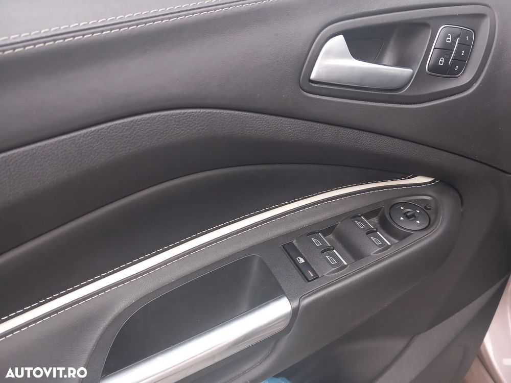 Ford Kuga 2.0 TDCi 4WD Powershift Vignale - 18