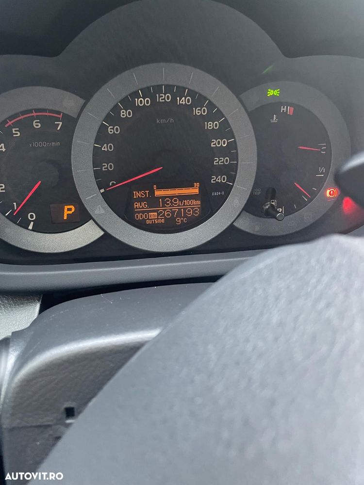 Toyota RAV4 - 8