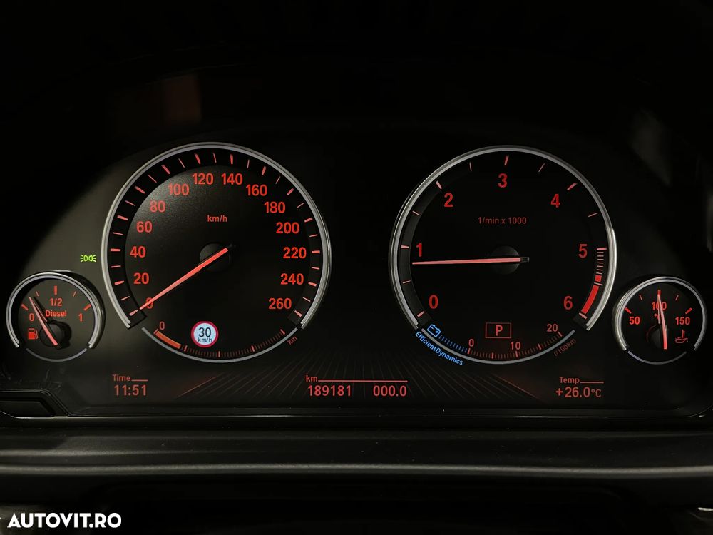 BMW Seria 5 525d Aut. Luxury Line - 29