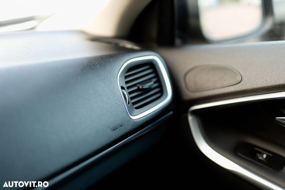 Volvo V40 T4 Powershift Momentum - 23