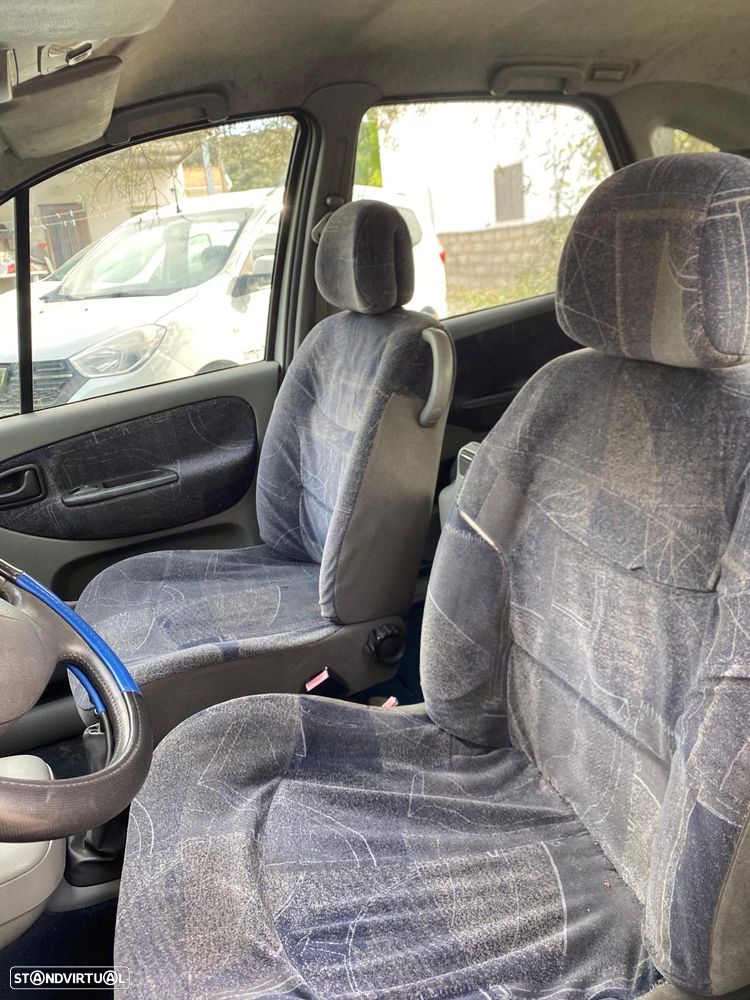 Renault Scénic 1.4 16V - 12