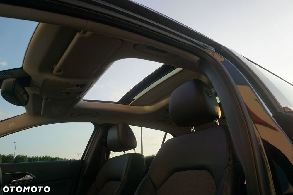 Mercedes-Benz GLA 200 7G-DCT Urban - 11