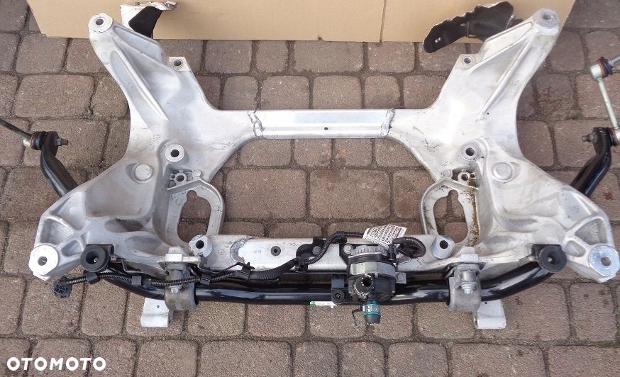 SANKI PRZEDNIE WÓZEK POD SILNIK MASERATII LEVANTE 670102652 . - 1