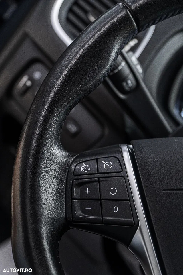 Volvo V40 D2 Aut. Momentum - 17
