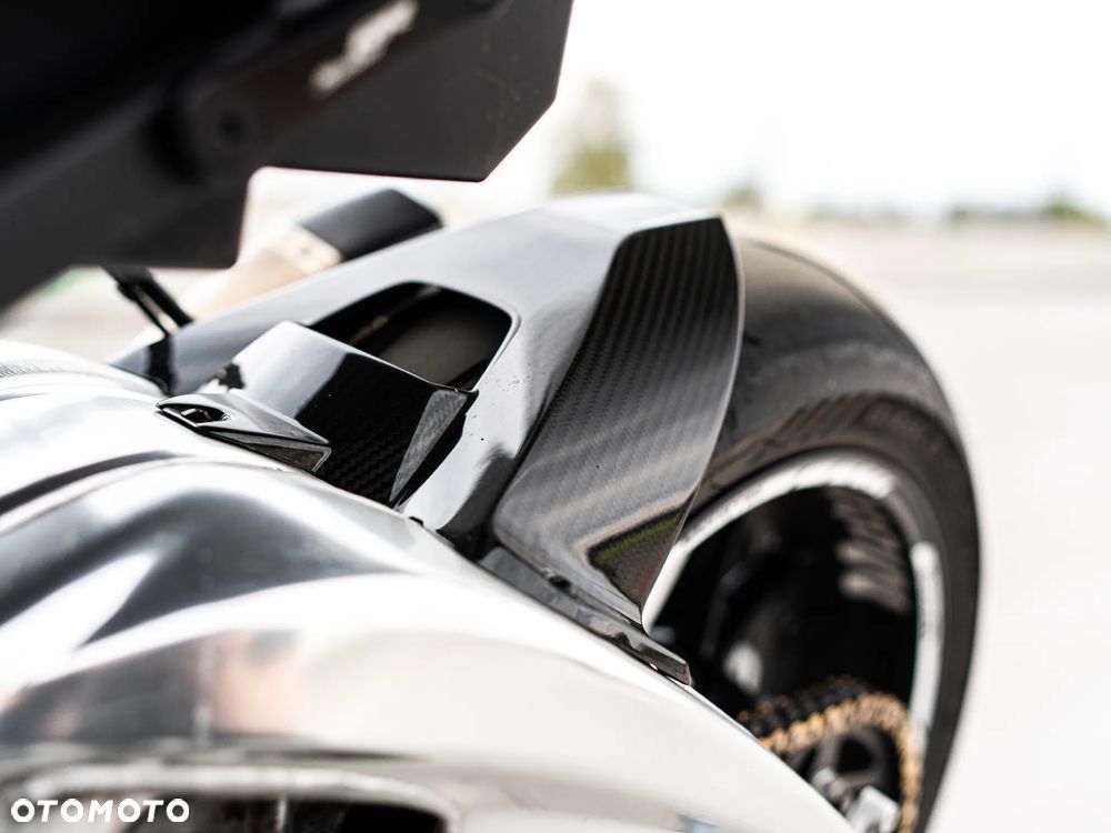 BMW S - 8