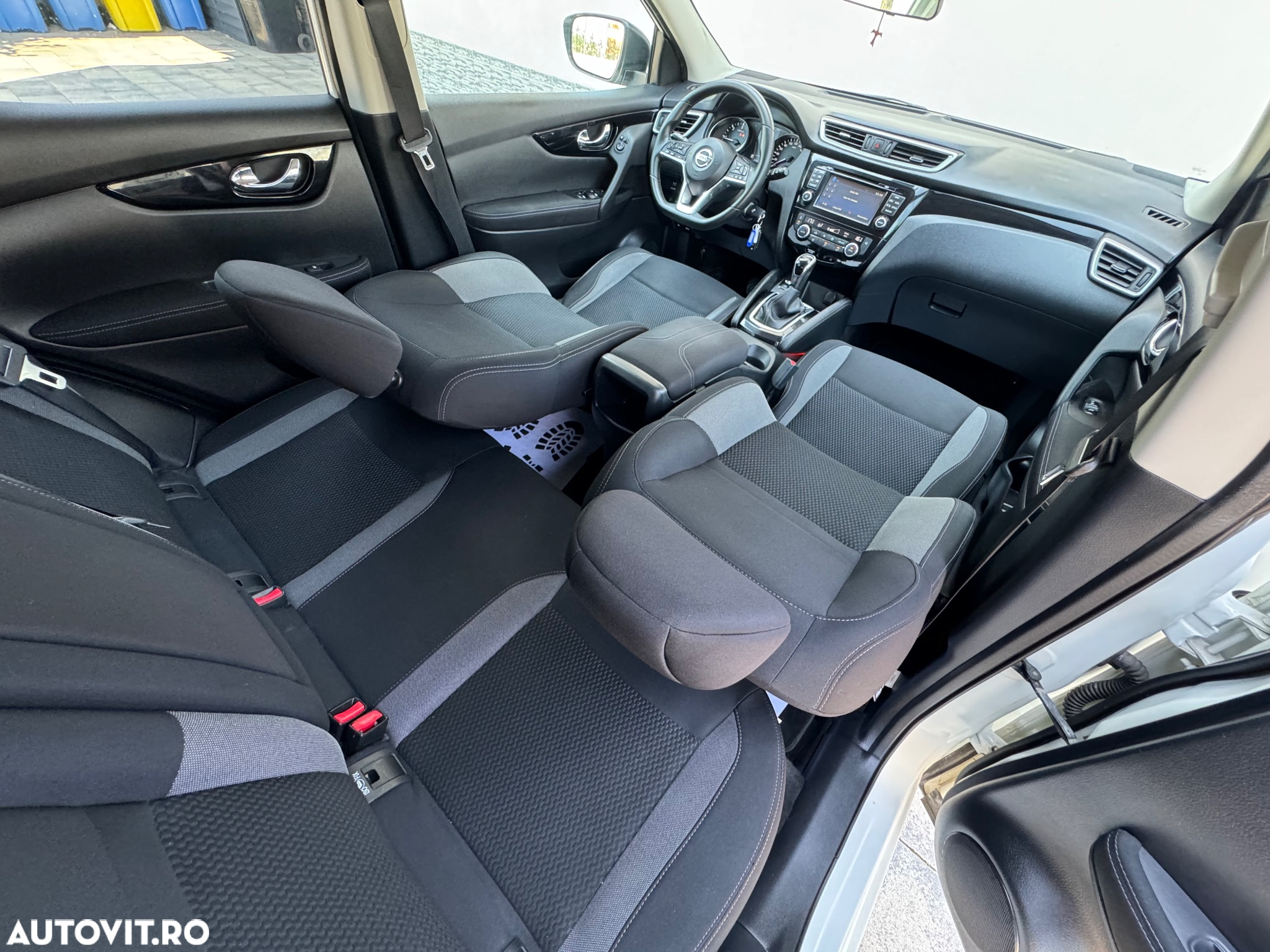 Nissan Qashqai 1.6 DCI Xtronic ACENTA - 9