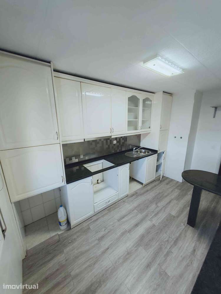 OPORTUNIDADE 147M² POR APENAS 275.000€ - Grande imagem: 3/14