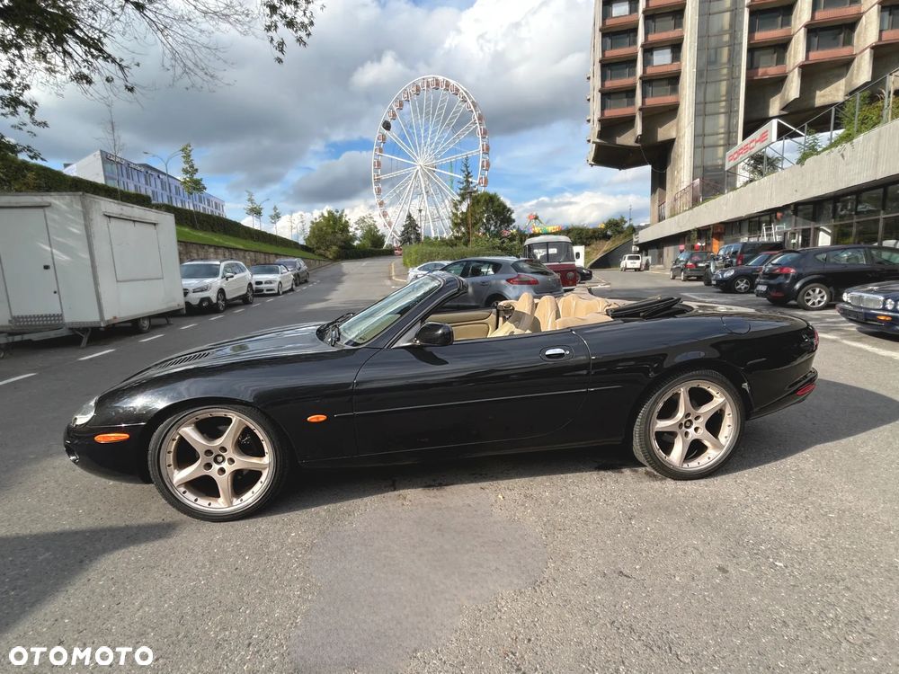 Jaguar XK8 Cabriolet - 6