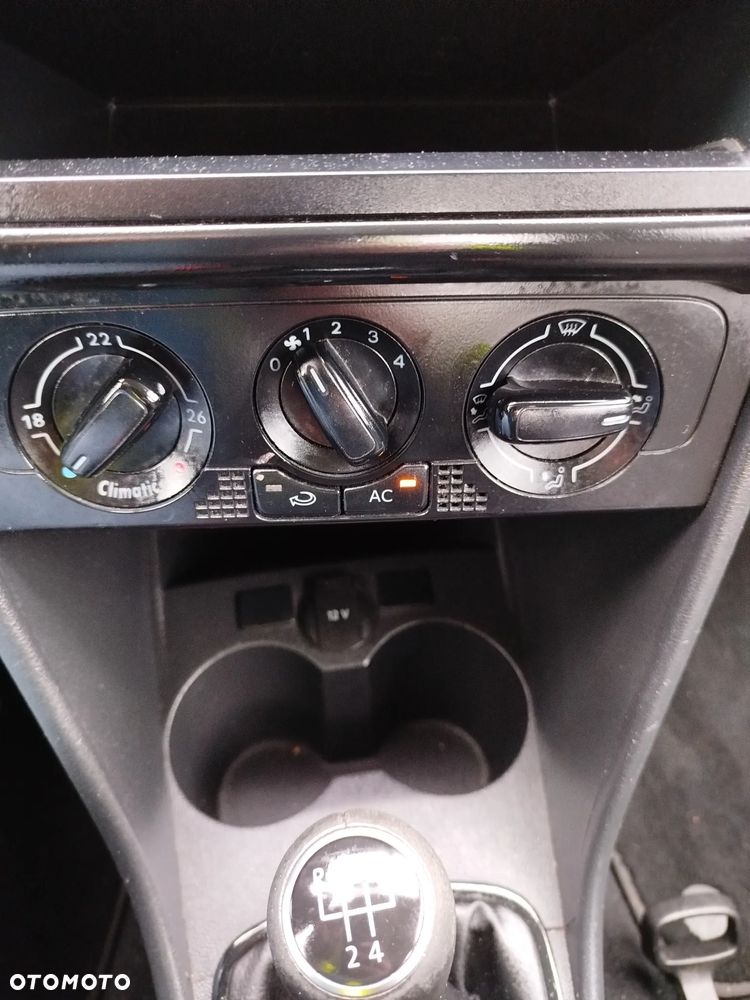 Volkswagen Polo 1.4 16V Comfortline - 17