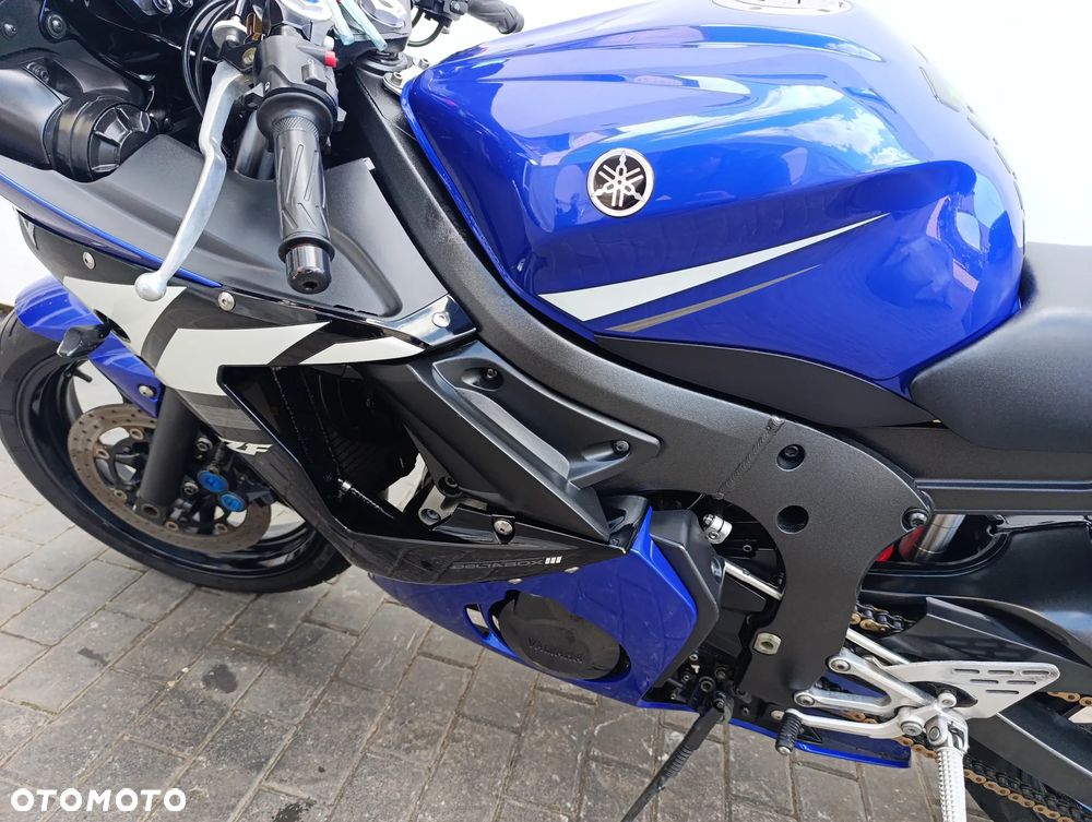 Yamaha R6 - 12