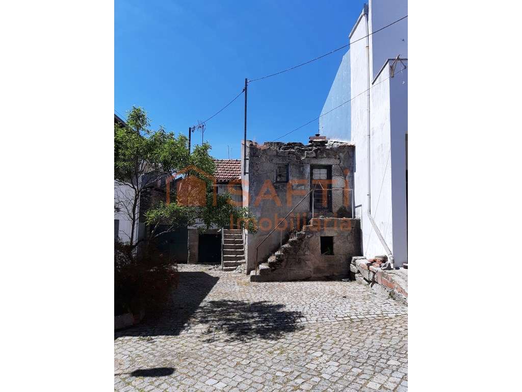 VISEU - NELAS - CASA EM PEDRA PARA RECUPERAR EM CANAS DE SENHORIM -... - Grande imagem: 2/6