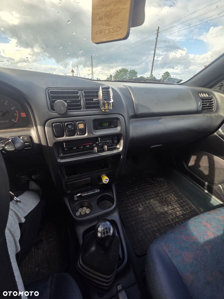 Mazda 323F - 7