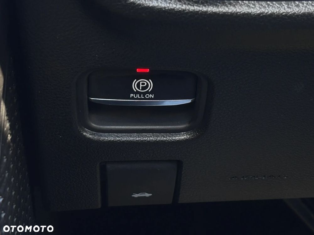 Jeep Grand Cherokee - 32