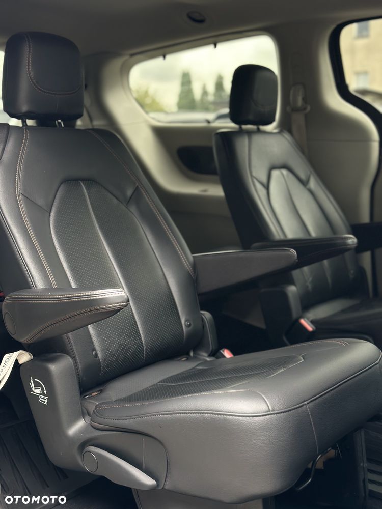 Chrysler Pacifica - 24
