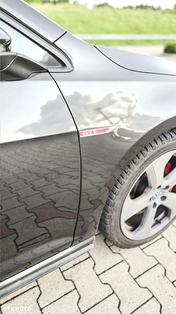 Volkswagen Golf - 35